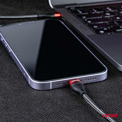 Kábel USB-C na Lightning s hliníkovým telom a nylonovým opletením