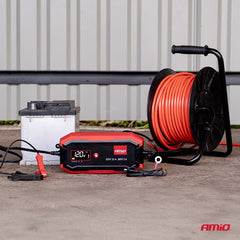 Digital batterilader til AGM GEL og LiFePO4 set fra siden