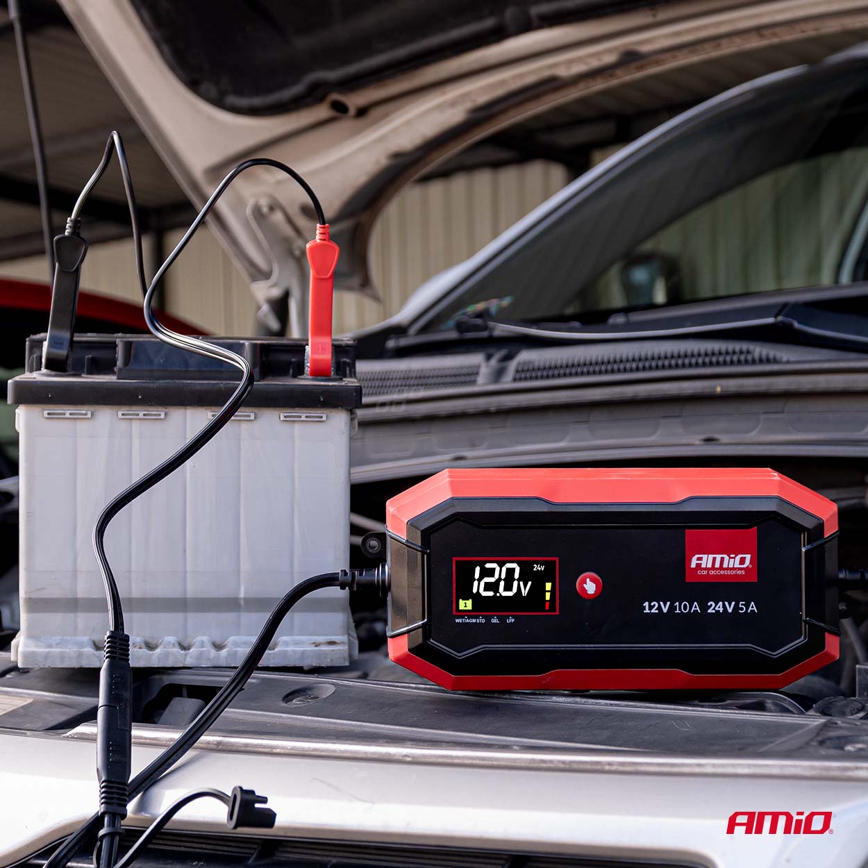 Digital batterilader med 12/24 V funktion