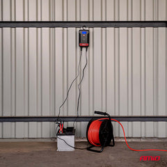 Digital batterioplader med display og 4 A ladestrøm