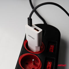 Vægoplader med USB-C- og USB-A-udgang
