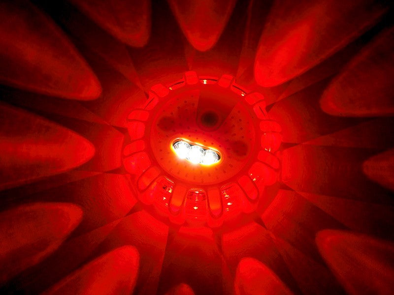 Výstražné svetlo s 12 LED výstražným osvetlením a 3 LED baterkou
