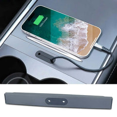 USB Hub pre Tesla Model 3/Y (2021–2023) s funkciou nabíjania mobilu priamo v stredovej konzole.