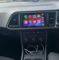 Seat Ateca 16-21 - 9" Radio m. Apple CarPlay og Android Auto installed in car interior with touch screen visible.