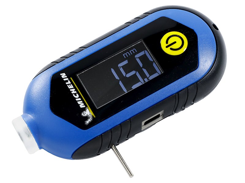 Digitálny merač tlaku v pneumatikách s LCD displejom a integrovaným LED svetlom